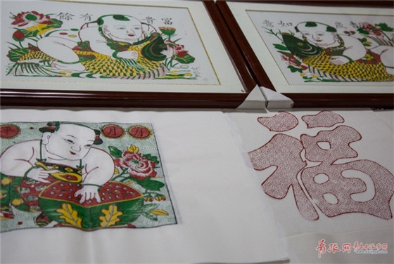 A Qingdao inheritor of New Year woodblock custom