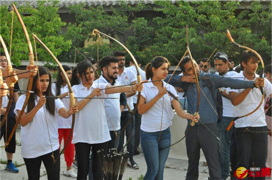 Int'l students worship Confucius in Shandong