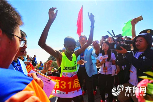 Moments from the 2017 International Mount Tai Climbing Festival