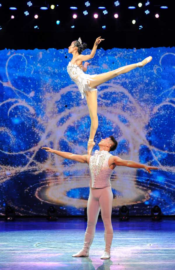 Acrobatics awards limber-up in Penglai