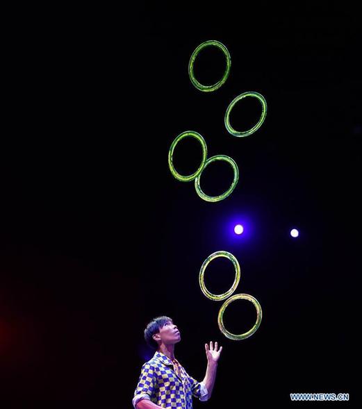 Top acrobats compete in Penglai