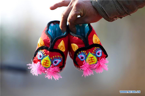 Shoemaker, 85, sews ‘tiger’ wish for children