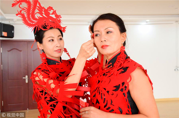 Traditional paper-cutting adds festive touch to qipao