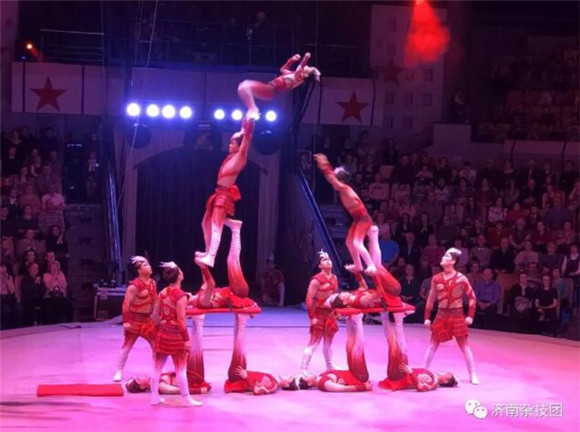 Jinan Acrobatic Troupe wins top award in Russia