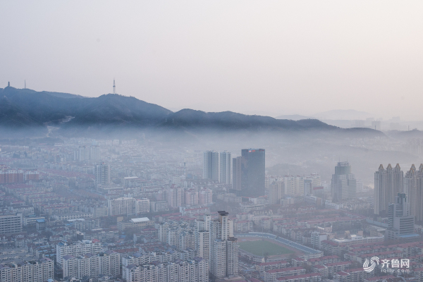 Mysterious foggy view seen in E China's Yantai