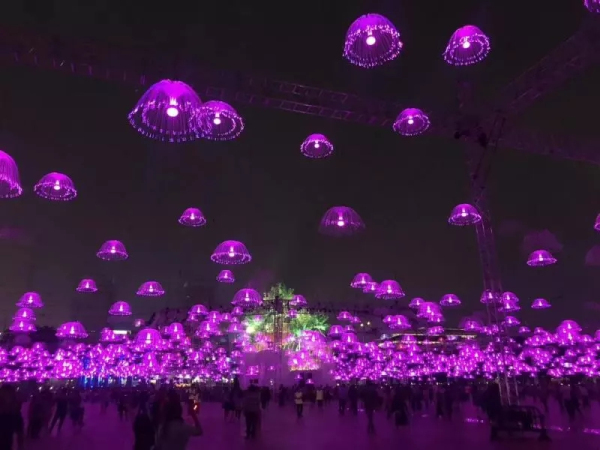 Gorgeous light show on display in Yantai Golden Beach