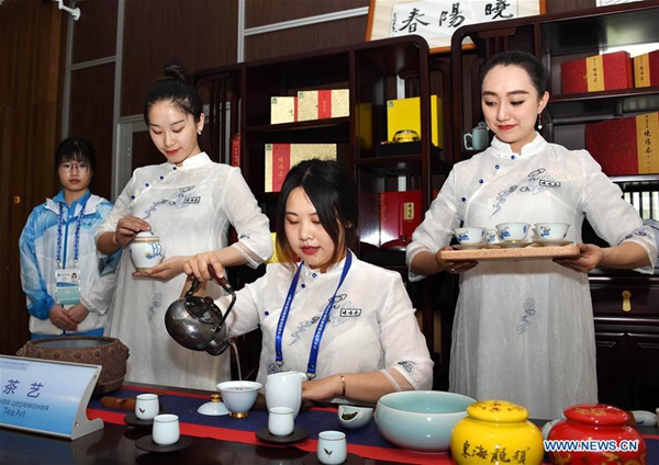Chinese culture displayed at media center for 18th SCO Summit in Qingdao