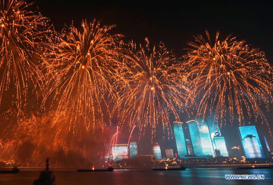 Lights and fireworks show lights up sky of Qingdao