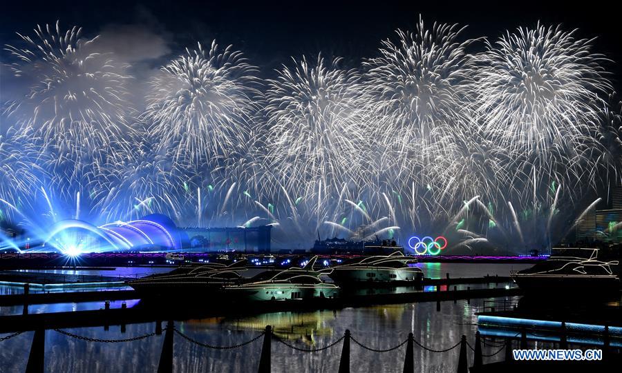 Lights and fireworks show lights up sky of Qingdao