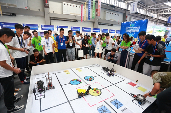Robots swim ahead at intl underwater contest