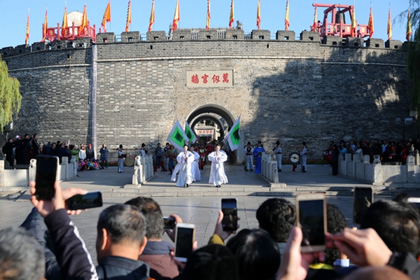 Foreign reporters experience traditional culture in Qufu