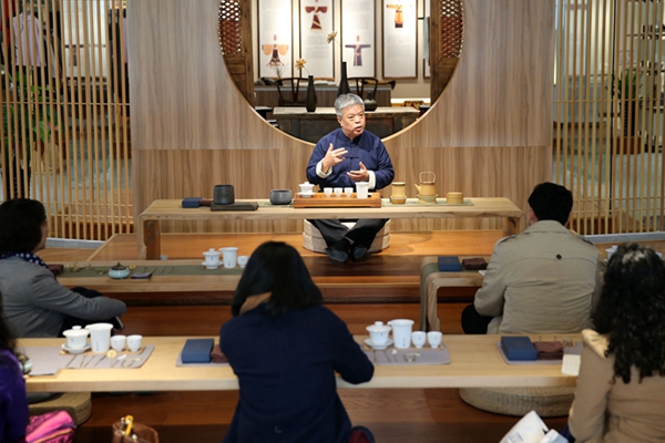 Foreign reporters experience traditional culture in Qufu