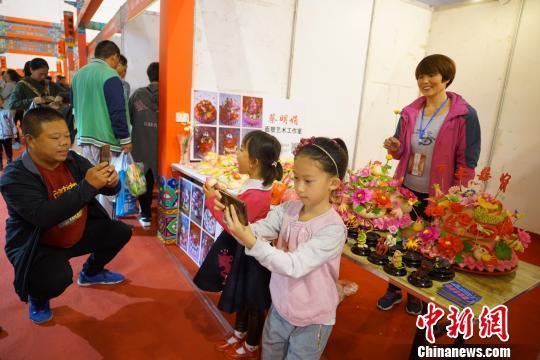 Folk arts and crafts expo wraps up in Yantai