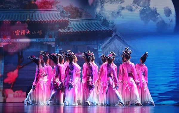 Showbiz gala promotes traditional culture among youth