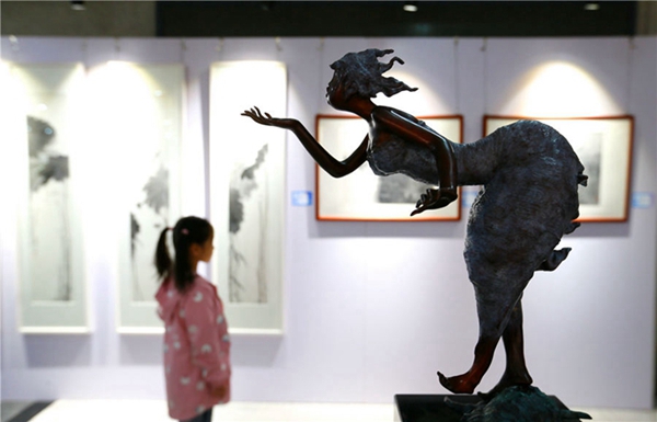 Annual exhibition celebrates young artists in Qingdao