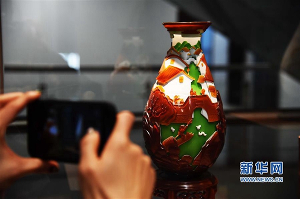 In pics: exquisite ceramics and colored glaze products exhibited in Zibo