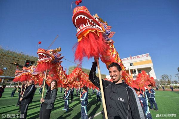 Expats experience traditional martial arts in Liaocheng