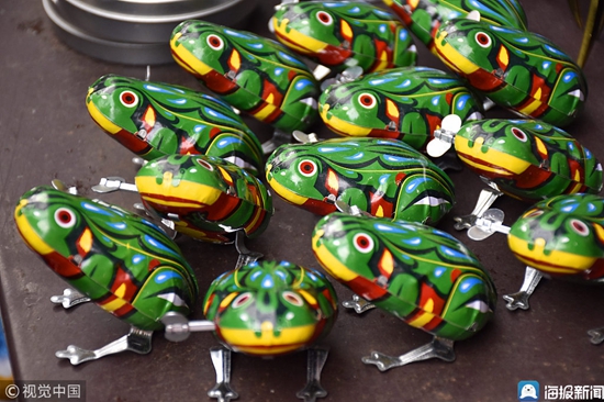 Decades-old crafts displayed at Weifang temple fair