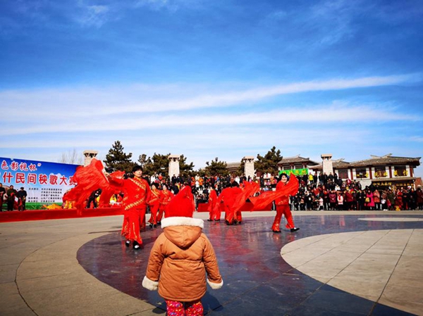 Folk performance staged in Yinan county