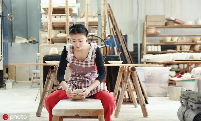Porcelain works a smash from post-90s artist