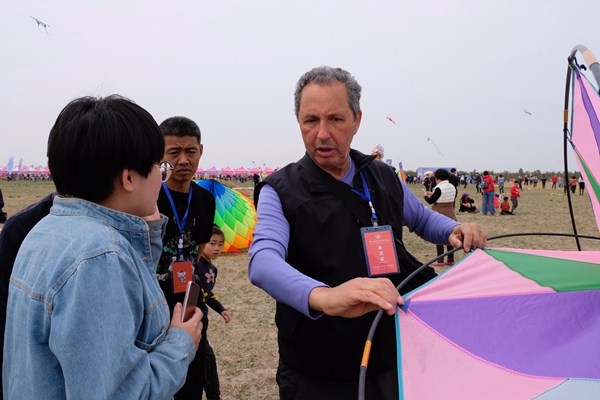Weifang Intl Kite Festival attracts global kite enthusiasts