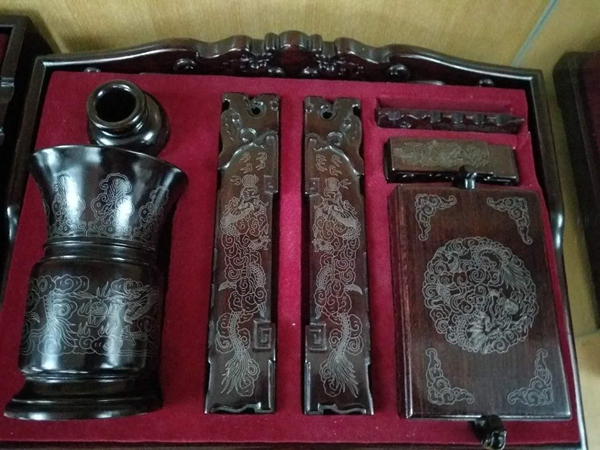 Discover redwood inlay silver lacquer ware in Weifang