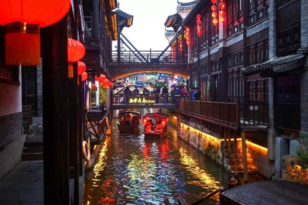 Enjoy your leisure time in Taierzhuang ancient town