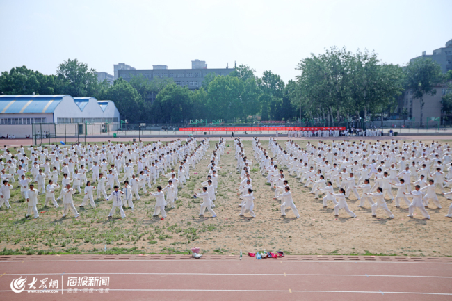 Thousands of seniors show charms of tai chi in Jinan