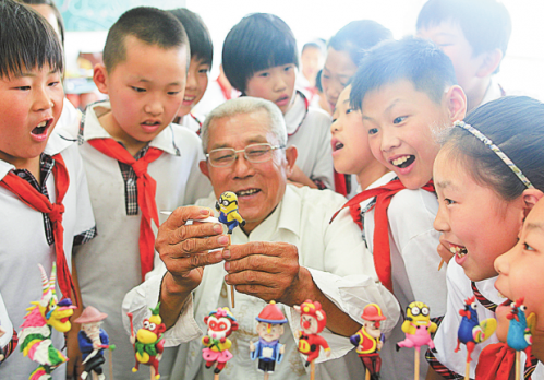 Handicraft fun brightens up pupils' activity class