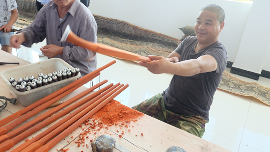 Village soars on erhu making
