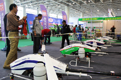 Unmanned plant protection helicopters shine at food expo