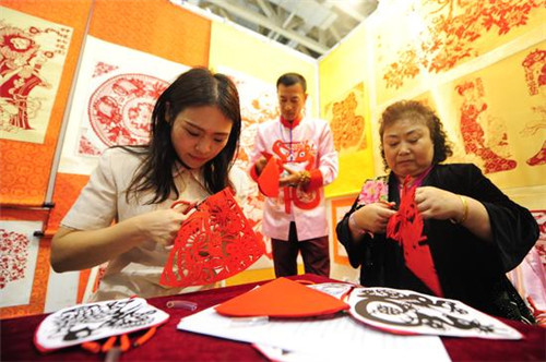 Highlights of Yantai folk arts and crafts fair