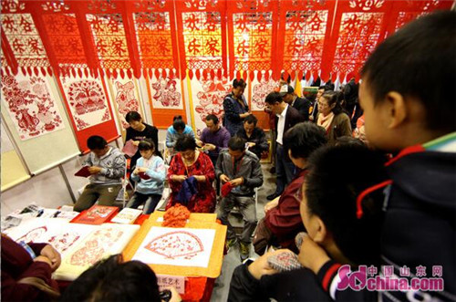 Highlights of Yantai folk arts and crafts fair