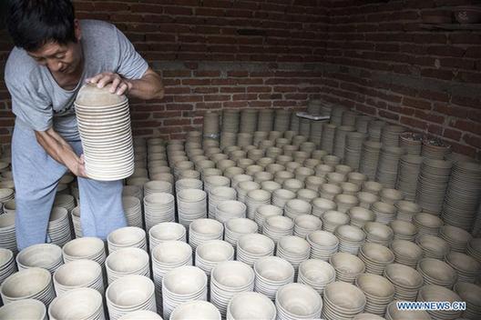 Seventeenth-generation successor of making Delu sand bowl