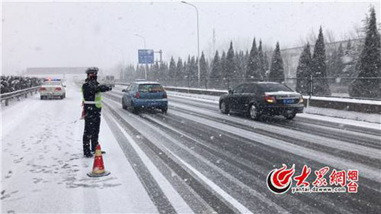 Yantai witnesses heavy snowfall