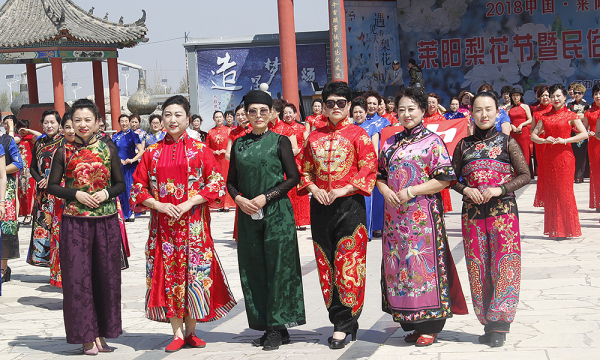 Cheongsam beauties welcome pear blossom festival