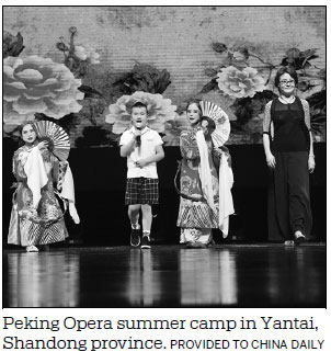 Coastal city tries to draw visitors using Peking Opera