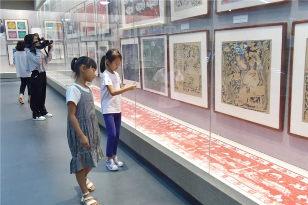 Paper-cutting art spotlighted in Yantai