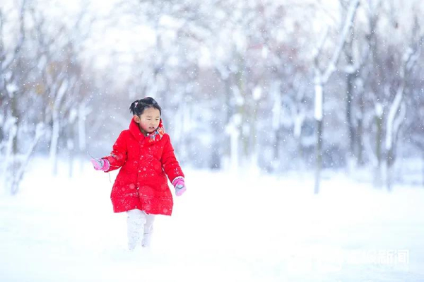 Yantai experiences first snow of season