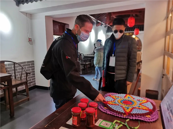 Expats fascinated by Yantai culture, food