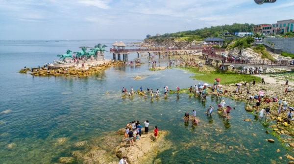 Escape summer heat in Yangma Island, Yantai