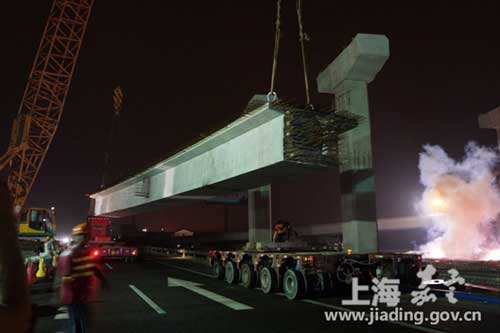 The first girder for Jiading-Minhang elevated road erected