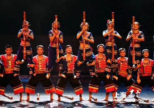 Yunnan folk opera bedazzles Jiading residents