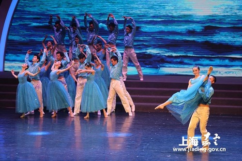 Audience appreciates Chinese classic at Mid-autumn Festival gala