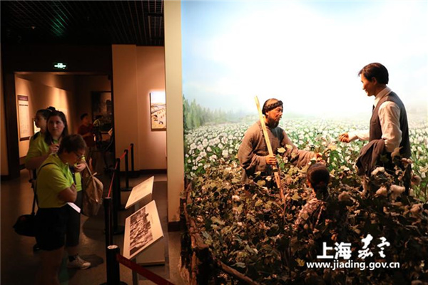 Overseas visitors experience authentic Jiading