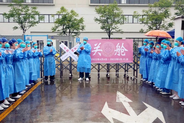 Shanghai shuts down half makeshifts hospitals