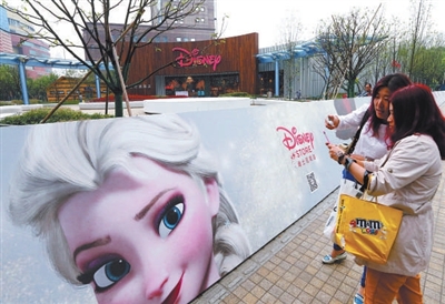Disney store adds glamour to Shanghai