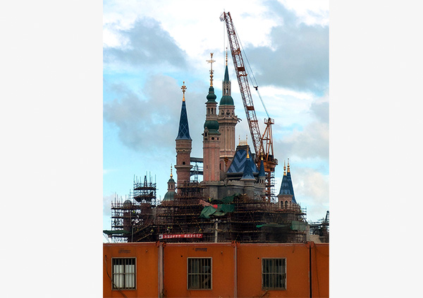 Shanghai to shut plants near Disney site