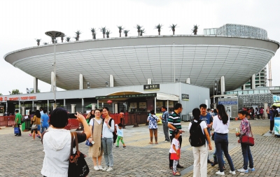 Pudong tourism booms during National Day holiday