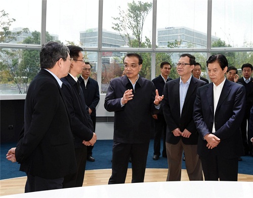 Premier Li Keqiang visits Shanghai free trade zone